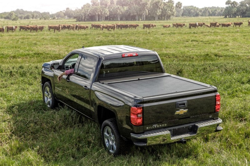 Roll-N-Lock 17-19 Ford F-250/F-350 Super Duty SB 80-9/16in M-Series Retractable Tonneau Cover